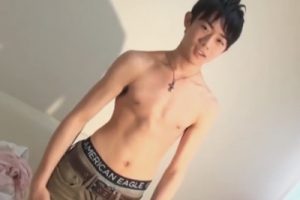 【ゲイ動画】「感じられるように頑張ります！」渋谷でナンパした18歳のショタ顔大学生がゲイのローション手コキのテクにモロ感…！