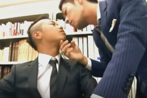 【ゲイ動画】ヤンチャ系のサラリーマンが残業中にイケメン先輩に身体を求められてアナルをガンガンに突かれてしまう！