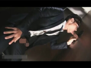 【ゲイ動画ビデオ】イケメンリーマンがやって来たのはグローリーホールのあるハッテンマンション！穴から飛び出すチンポを舐め合いAFにハッテン！