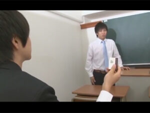 【ゲイ動画ビデオ】可愛い系の男子学生がタイプの教師を脅しながらスケベなことを楽しみあうことになる！