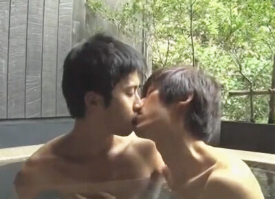 【ゲイ動画】貸し切りの露天風呂を楽しみあう2人の可愛い系の男がアナルセックスでスケベに乱れてしまう！