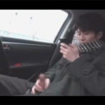 【ゲイ動画】26歳の不動産の仕事をしているイケメン君が車の中でオナニーを満喫する姿を見せつける！