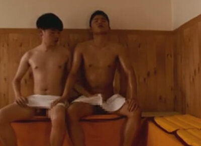 【ゲイ動画】サウナを楽しんでいる2人の男が発情しあってサウナ室の中でパコパコすることになる！